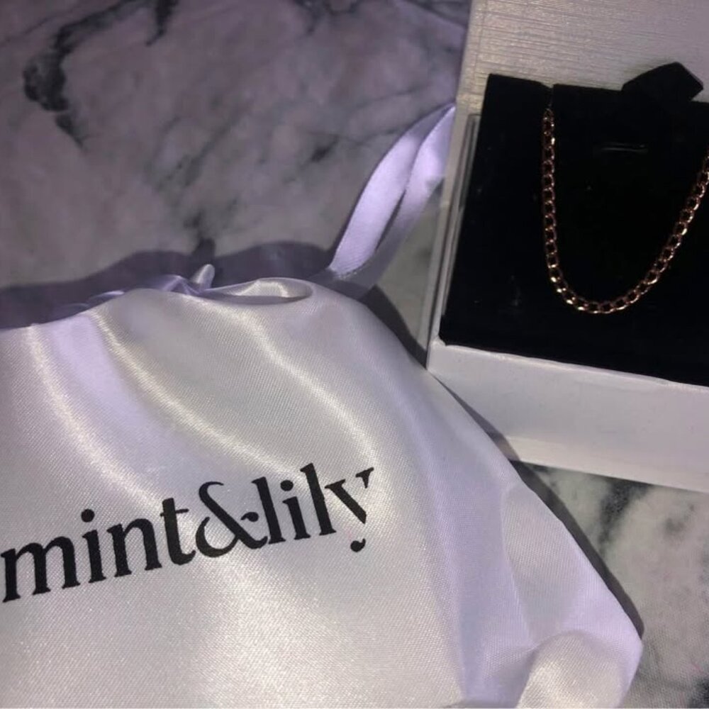 Beautiful rose gold matching ankle bracelets from Mint and Lily